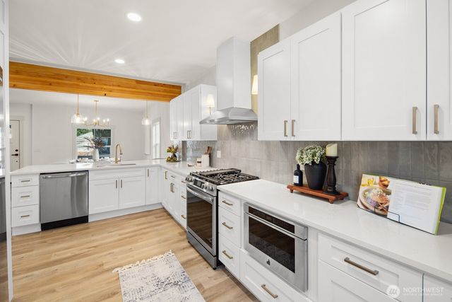 3037 21st Avenue W, Seattle, WA 98199