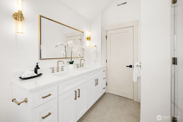 3037 21st Avenue W, Seattle, WA 98199