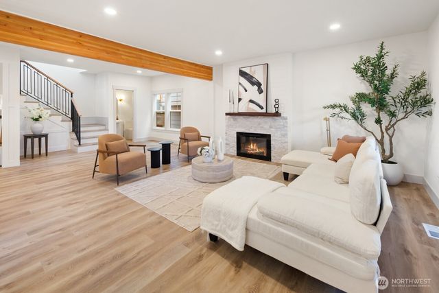 3037 21st Avenue W, Seattle, WA 98199