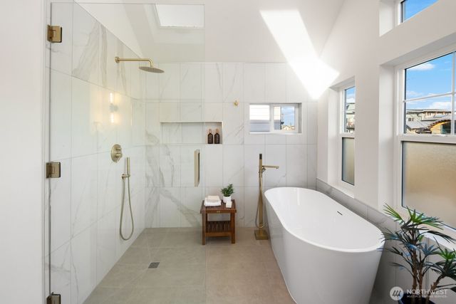 3037 21st Avenue W, Seattle, WA 98199