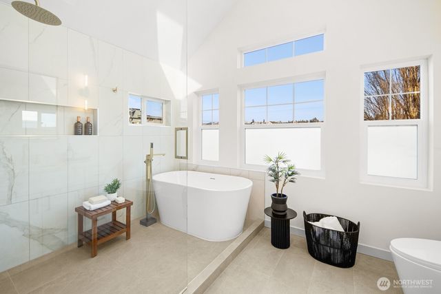 3037 21st Avenue W, Seattle, WA 98199