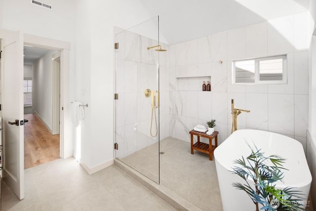 3037 21st Avenue W, Seattle, WA 98199