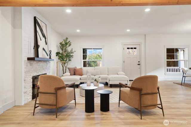 3037 21st Avenue W, Seattle, WA 98199