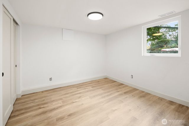 3037 21st Avenue W, Seattle, WA 98199