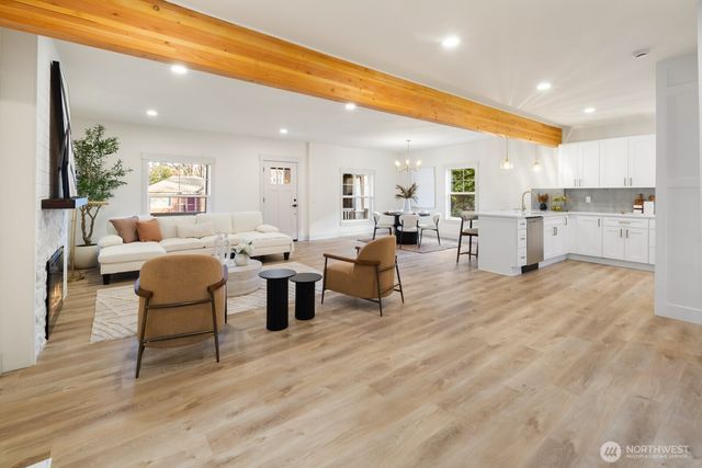 3037 21st Avenue W, Seattle, WA 98199