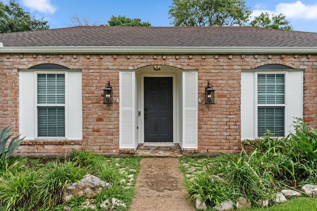 13714 Lynnwood Lane, Sugar Land, TX 77498