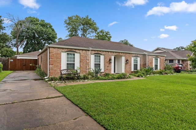 13714 Lynnwood Lane, Sugar Land, TX 77498