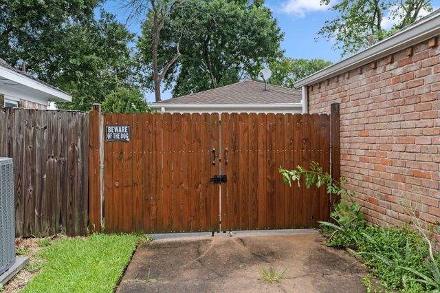 13714 Lynnwood Lane, Sugar Land, TX 77498