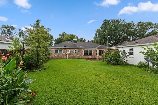 13714 Lynnwood Lane, Sugar Land, TX 77498