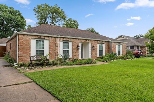 13714 Lynnwood Lane, Sugar Land, TX 77498