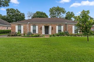 13714 Lynnwood Lane, Sugar Land, TX 77498