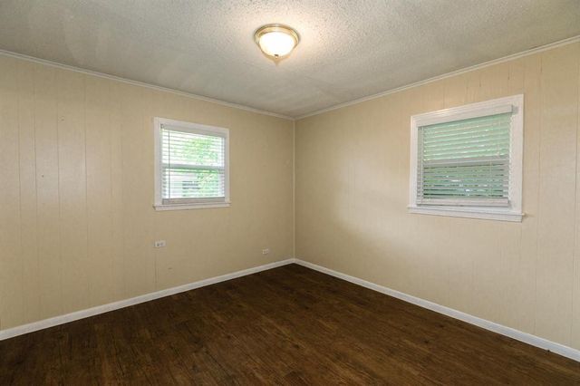 616 17th Avenue N, Texas City, TX 77590