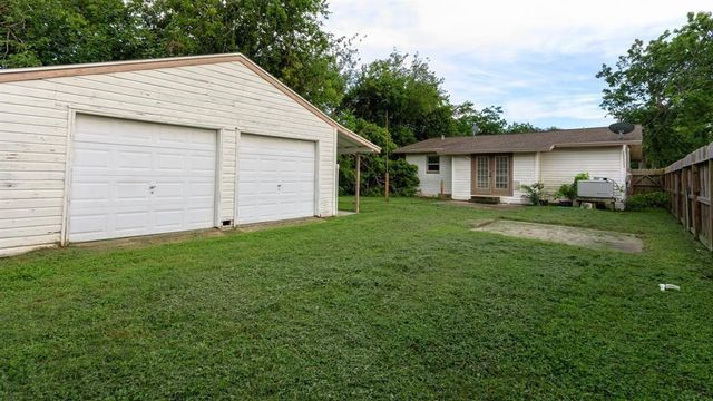 616 17th Avenue N, Texas City, TX 77590