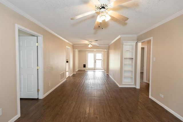 616 17th Avenue N, Texas City, TX 77590