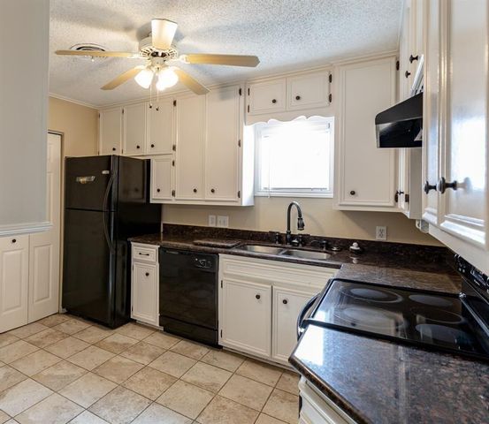 616 17th Avenue N, Texas City, TX 77590