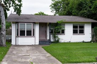 616 17th Avenue N, Texas City, TX 77590