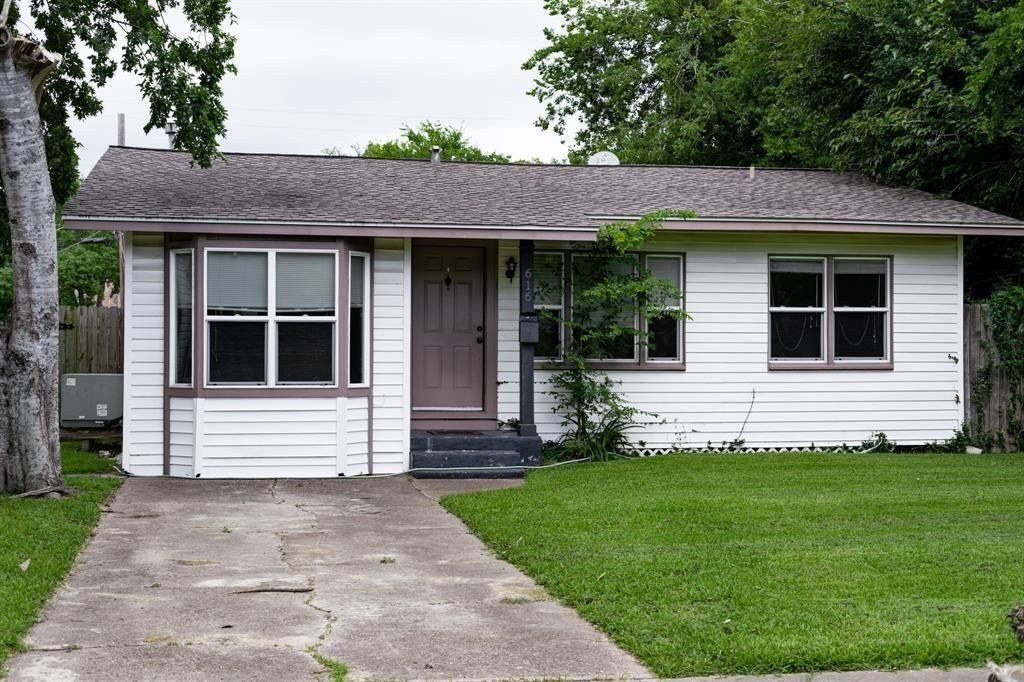 616 17th Avenue N, Texas City, TX 77590