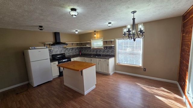 510 Good Spur Road, Shirley, AR 72153