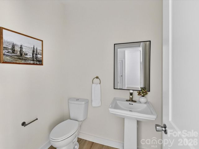 655 Stillgreen Lane, Charlotte, NC 28214