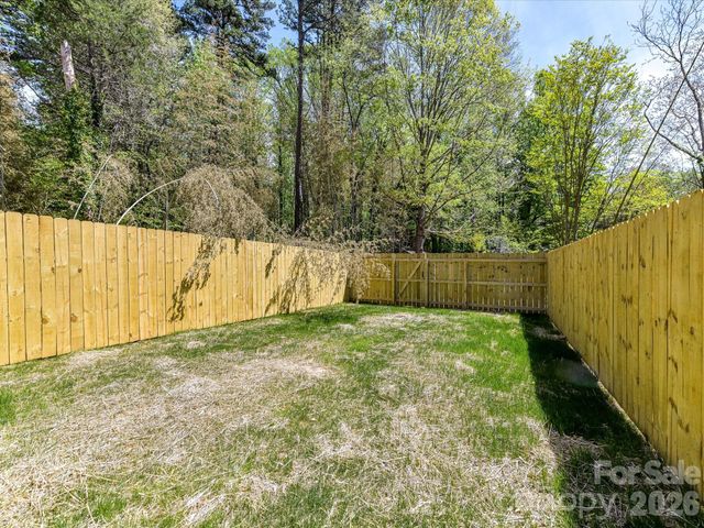 655 Stillgreen Lane, Charlotte, NC 28214