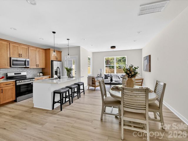 655 Stillgreen Lane, Charlotte, NC 28214