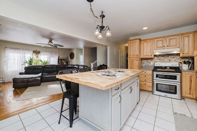 24 Cala Ave, Tiverton, RI 02878