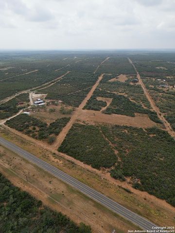 2925 fm 462, Moore, TX 78057