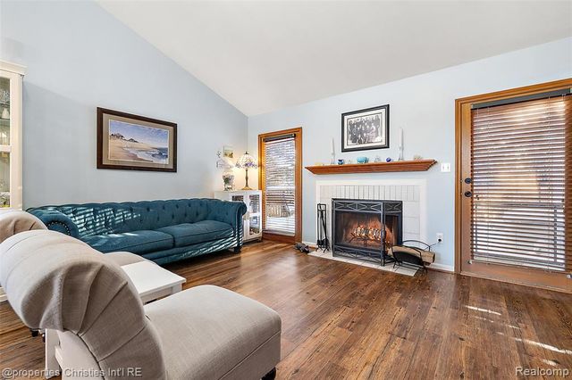 742 Feather Court, South Lyon, MI 48178