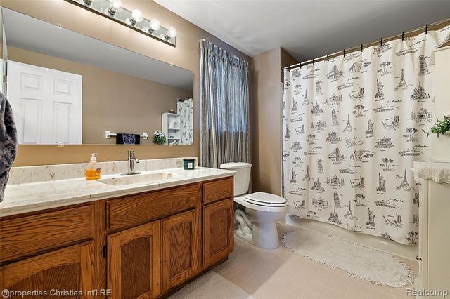 742 Feather Court, South Lyon, MI 48178