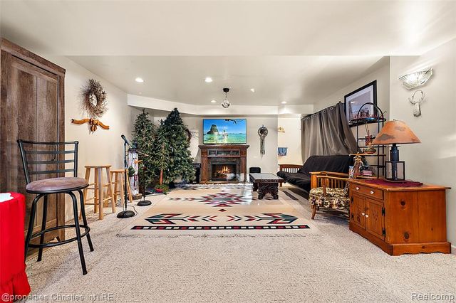 742 Feather Court, South Lyon, MI 48178