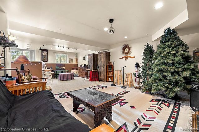 742 Feather Court, South Lyon, MI 48178