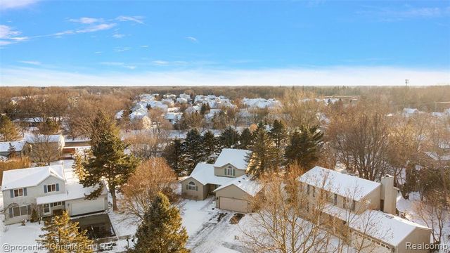 742 Feather Court, South Lyon, MI 48178