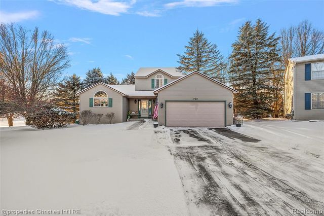 742 Feather Court, South Lyon, MI 48178