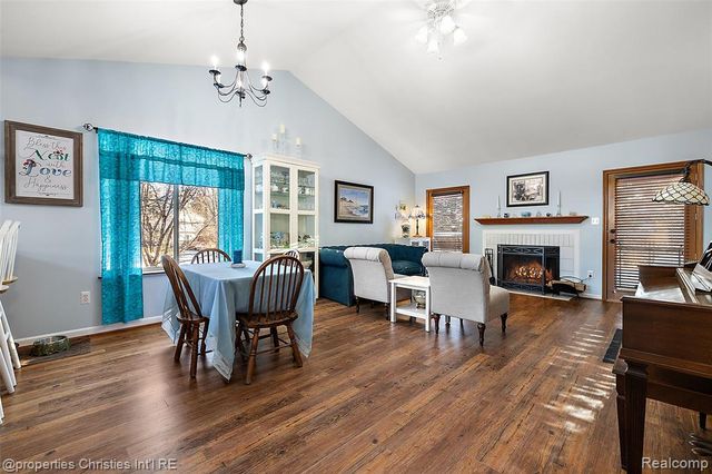 742 Feather Court, South Lyon, MI 48178