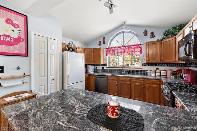 742 Feather Court, South Lyon, MI 48178