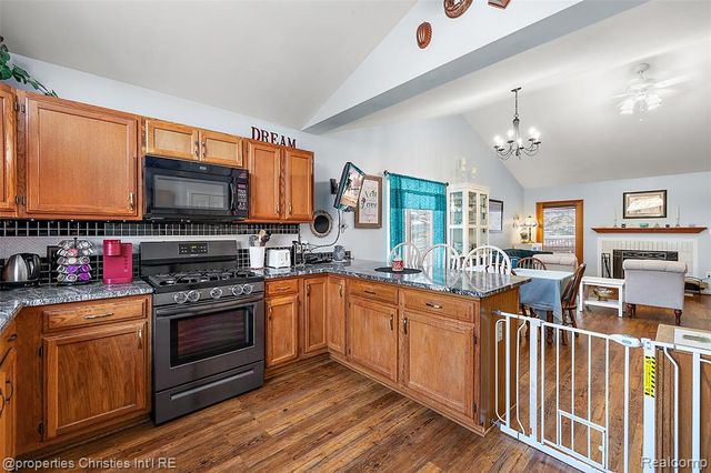 742 Feather Court, South Lyon, MI 48178