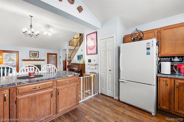 742 Feather Court, South Lyon, MI 48178