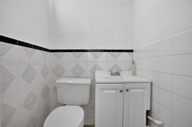 180 Hialeah Dr, Hialeah, FL 33010