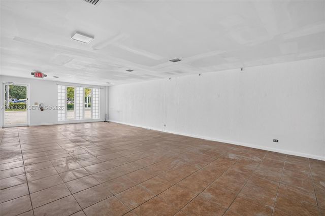 180 Hialeah Dr, Hialeah, FL 33010