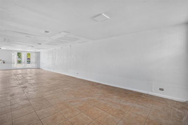 180 Hialeah Dr, Hialeah, FL 33010