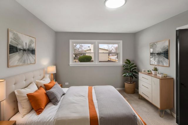 555 N Cherry Drive, Glenwood, IL 60425