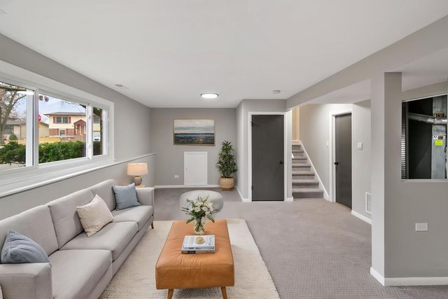 555 N Cherry Drive, Glenwood, IL 60425