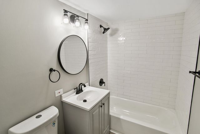 555 N Cherry Drive, Glenwood, IL 60425