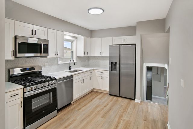 555 N Cherry Drive, Glenwood, IL 60425