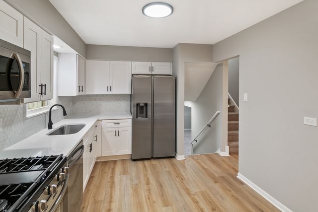 555 N Cherry Drive, Glenwood, IL 60425