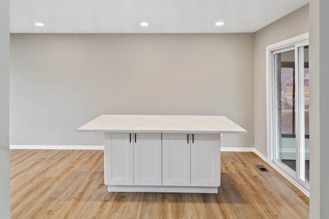 555 N Cherry Drive, Glenwood, IL 60425