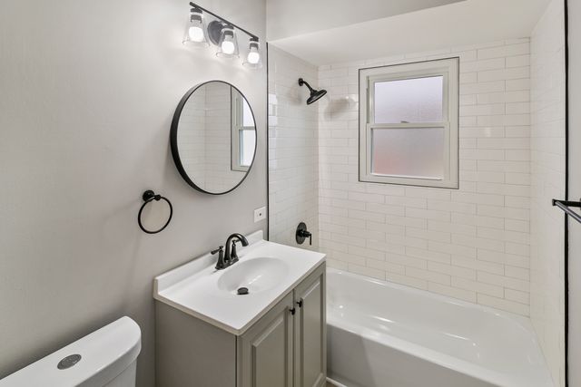 555 N Cherry Drive, Glenwood, IL 60425