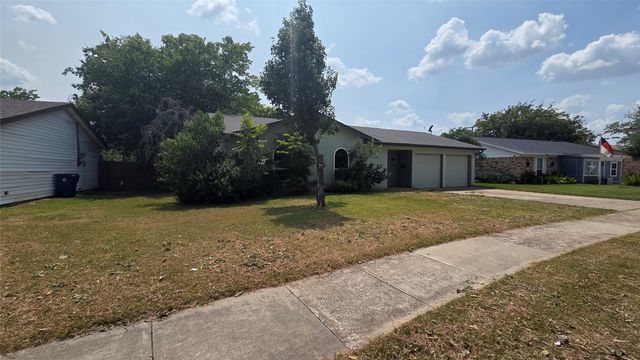 335 Springwillow Road, Burleson, TX 76028