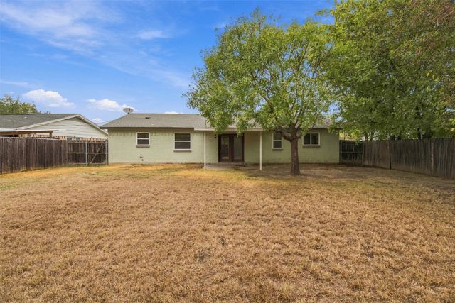 335 Springwillow Road, Burleson, TX 76028
