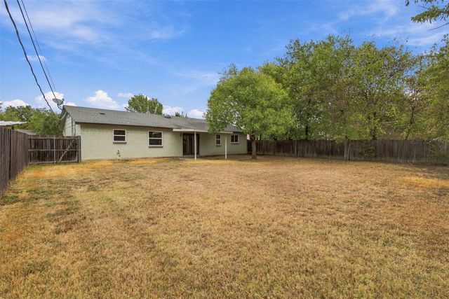 335 Springwillow Road, Burleson, TX 76028